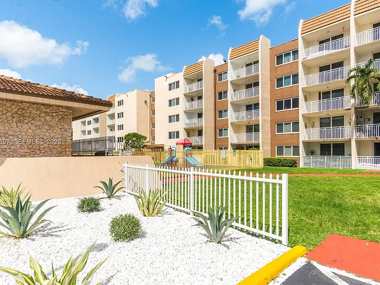 6950 Miami Gardens Dr #2-501 — Photo 9