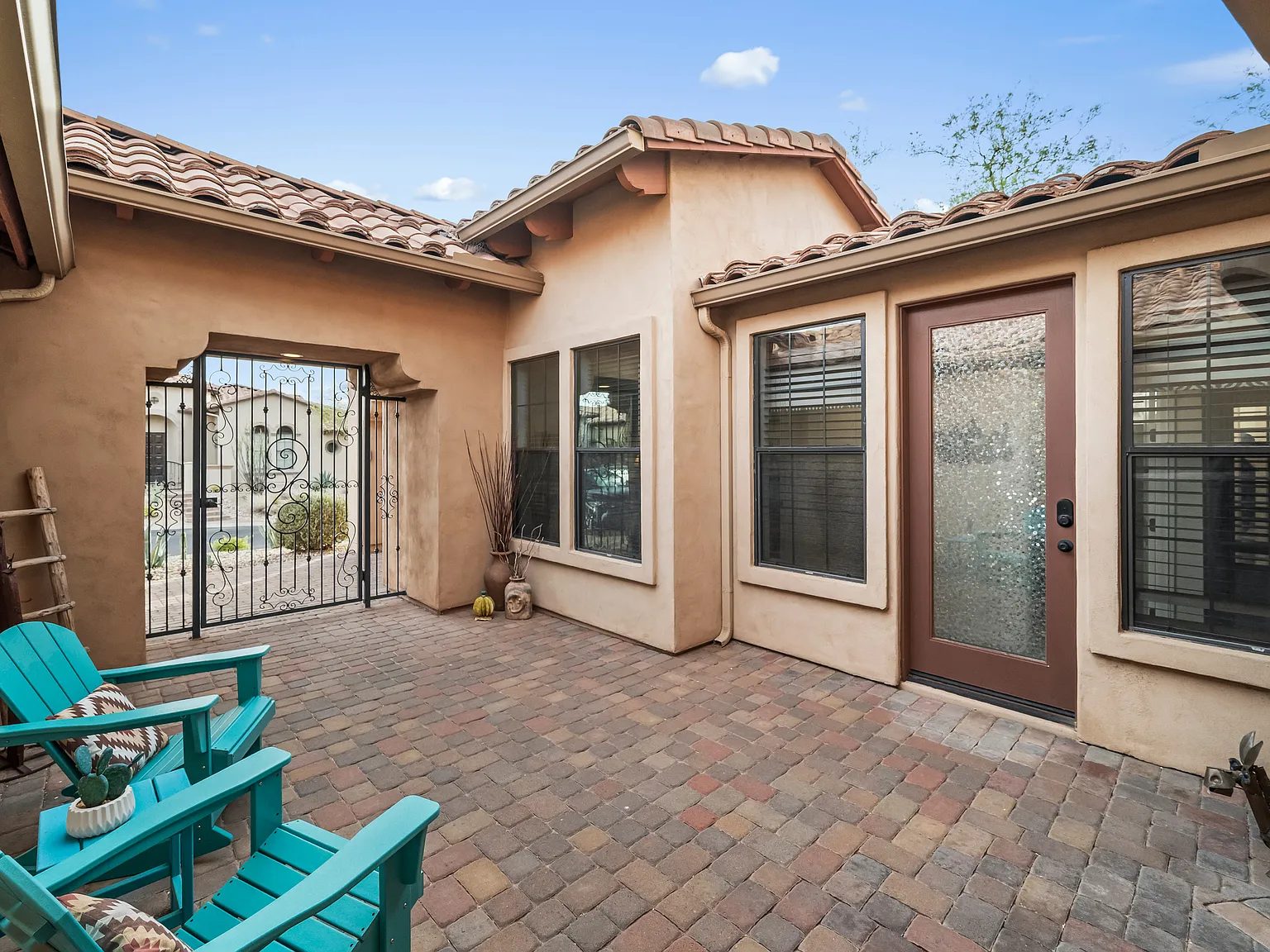 5 bed, 3017 sqft, $4,500 — Photo 4