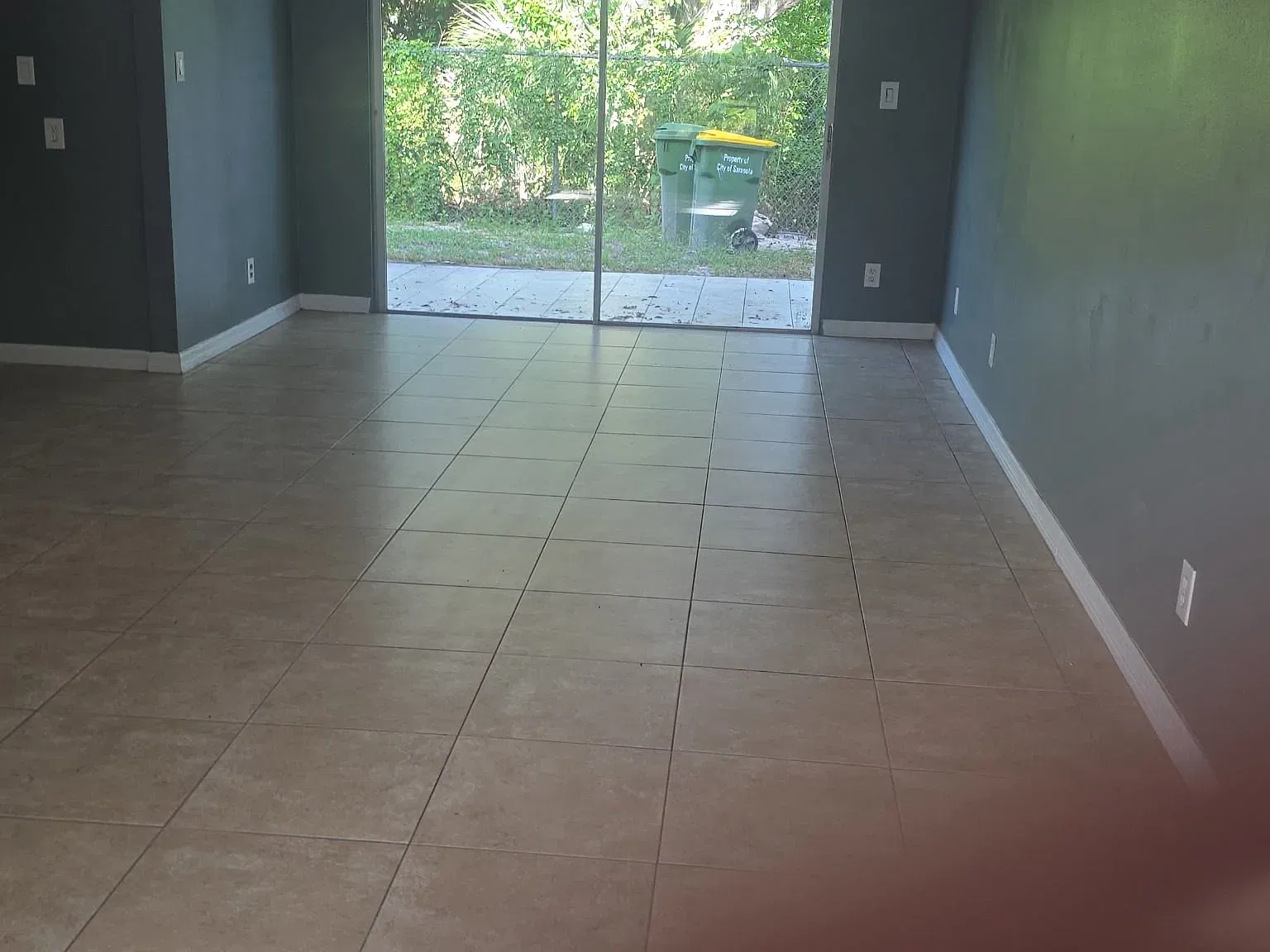 3 bed, 1250 sqft, $1,800 — Photo 2