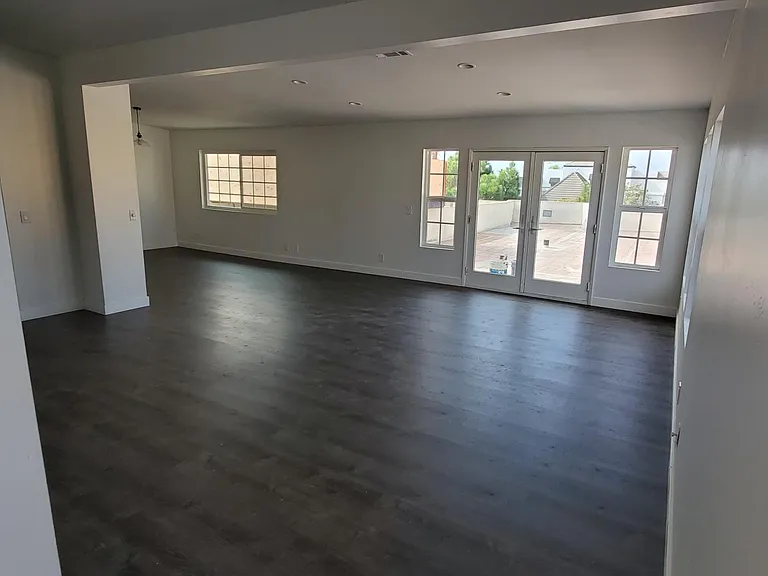 5771 La Jolla Blvd — Photo 3