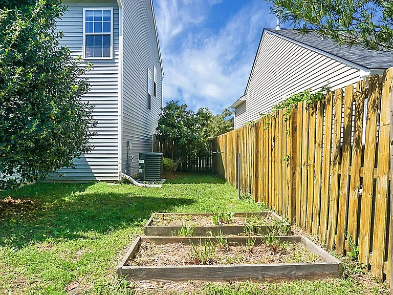 8003 Henderson Rd — Photo 50
