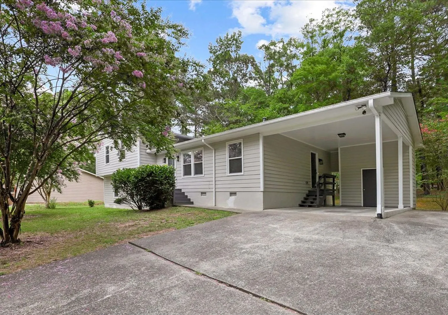 Fantastic Split Level, 4 Bedrooms, Updated Flooring, Kitchen and Bathrooms, Cul-de-Sac Lot, Pet F... — Photo 2
