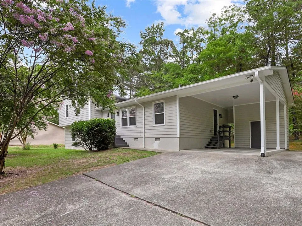 1017 Gaston Ave