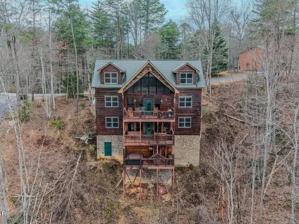 4170 Chamberlain Ln, Sevierville, TN 37862