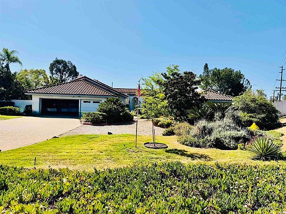 4th image of 13807 Lake Poway Rd