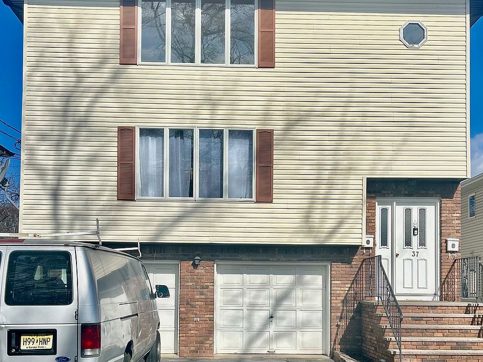 Welcome home to this lovely second floor. The rooms are all large space.