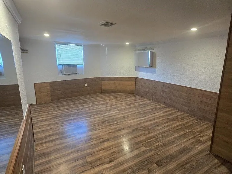 5431 NW 30th Ave — Photo 13