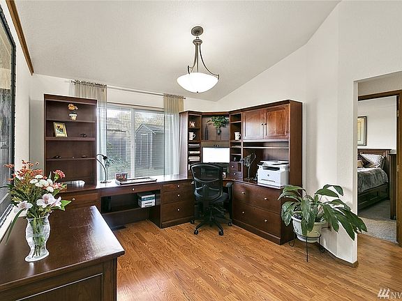 Office/Formal Dining Area.