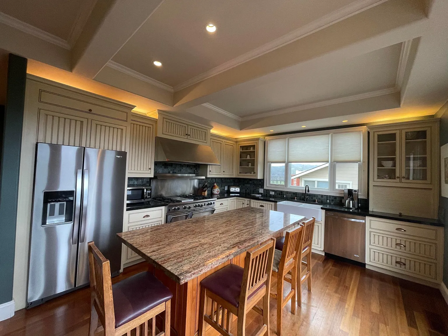 3 bed, 2100 sqft, $4,000 — Photo 3