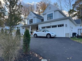 91 Seaver St, Wellesley, MA 02481