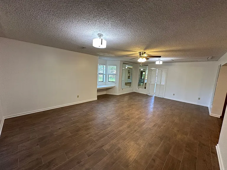 5138 Whitehall Ave — Photo 9