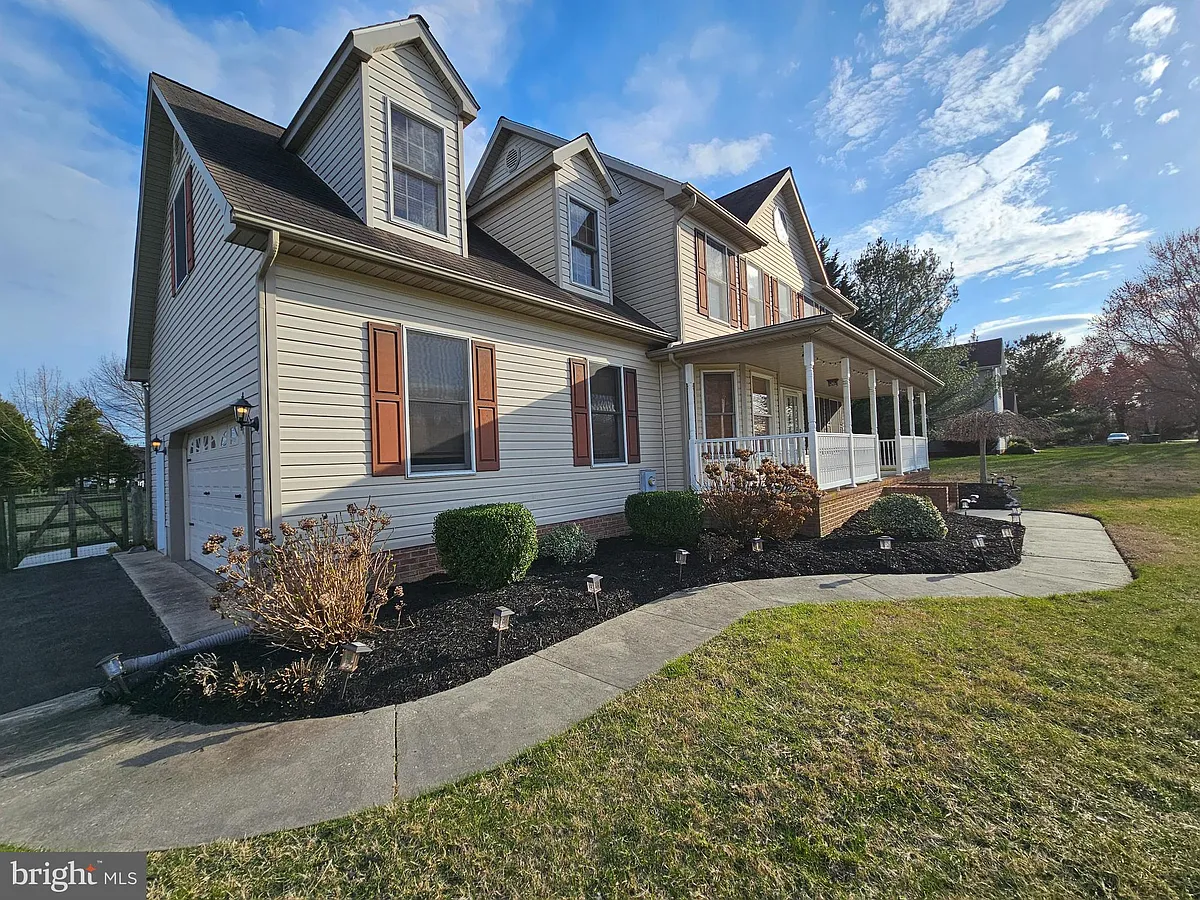 Building Photo - 614 E Pebworth Rd