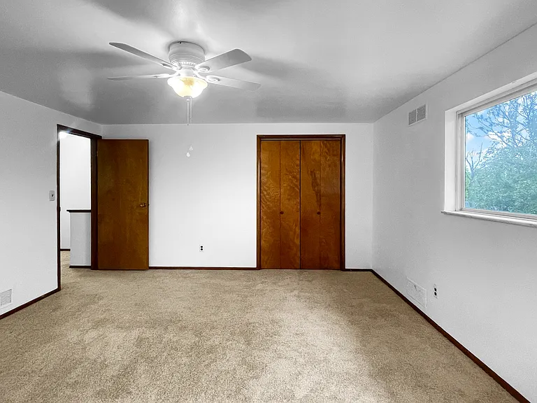 Primary Bedroom 14x15