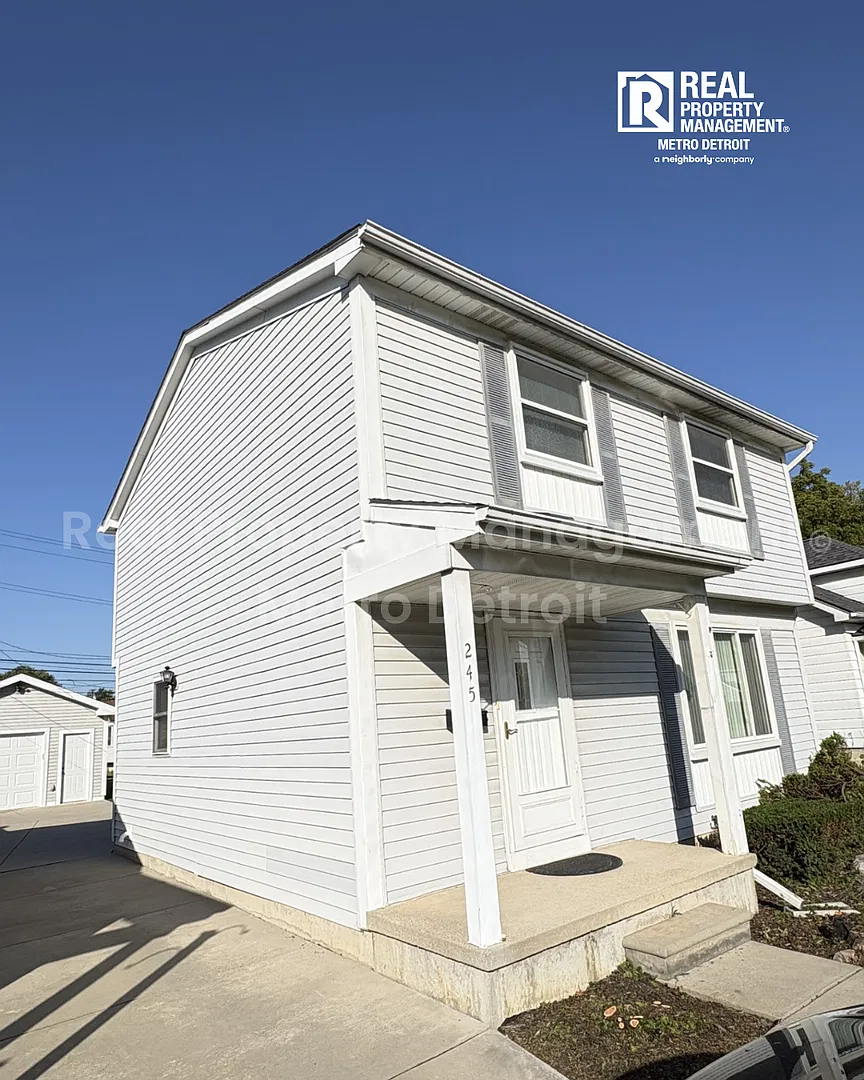 3-Bedroom Clawson Home with Fenced Backyard & Patio — Photo 3