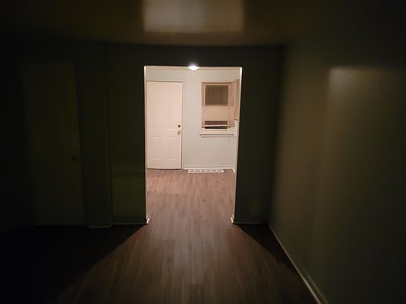 5th image of 718 Taunton Pl