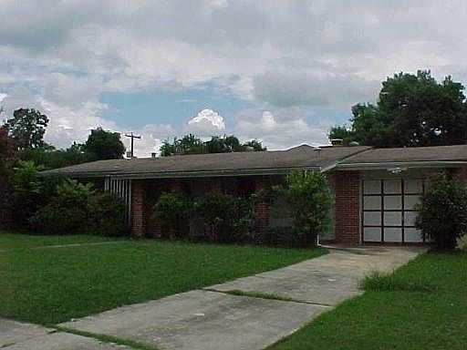 1st image of 218 SOUTHBRIDGE DR
