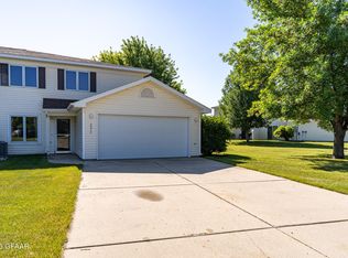 2573 S 40th St, Grand Forks, ND 58201
