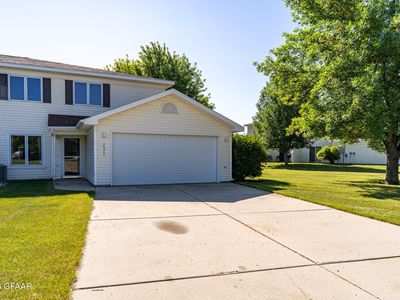 2573 S 40th St, Grand Forks, ND, 58201