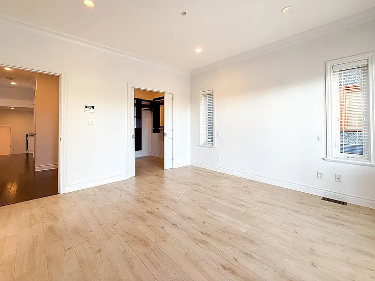 2307 Marine Dr — Photo 27