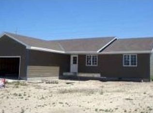 910 Reagan Dr, Lexington, NE 68850