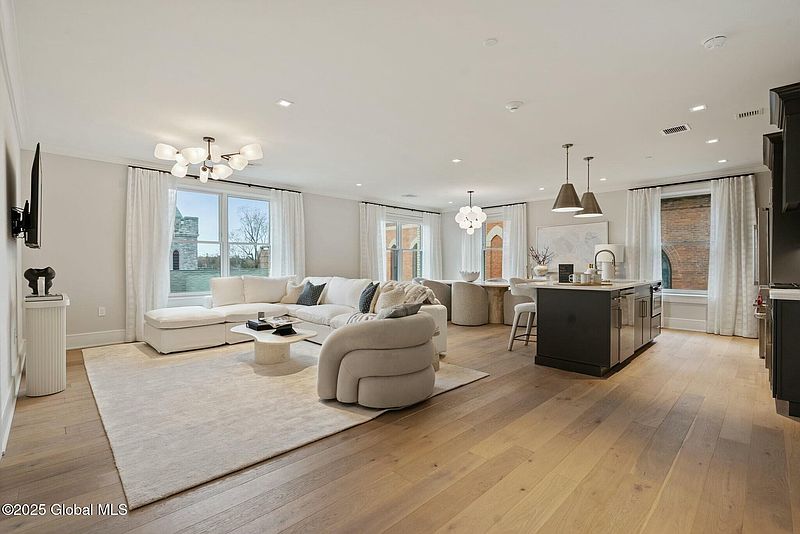 4th image of 19 Washington Street #455 J