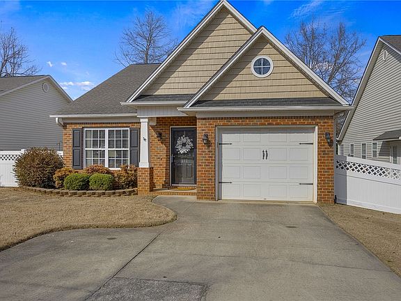 3rd image of 111 Abigail Ln