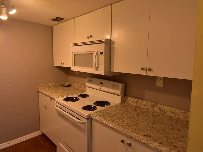 1406 Holden Ave #A10 — Photo 10
