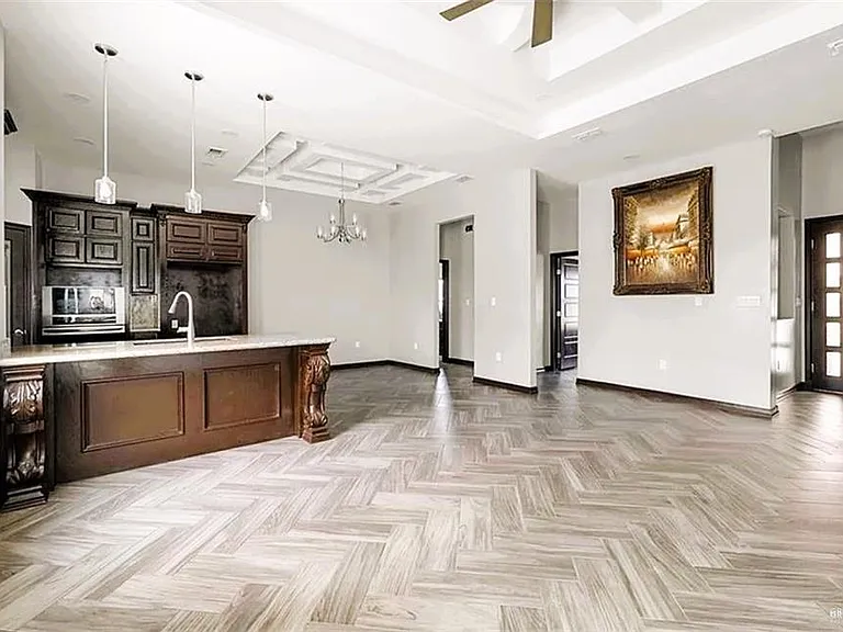 5504 San Roman Dr — Photo 4