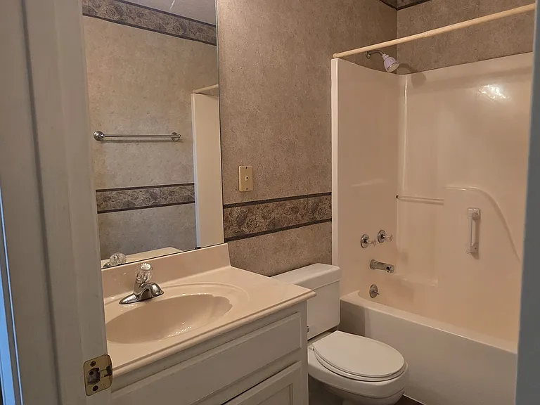 2ND BATH IN HALLWAY