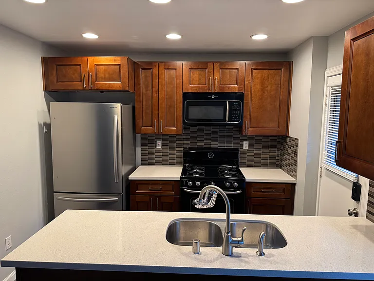 340 Pacific St — Photo 8