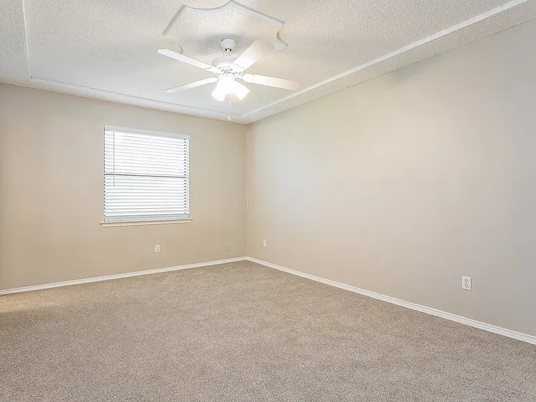 7608 Meadowlark Ln N — Photo 9