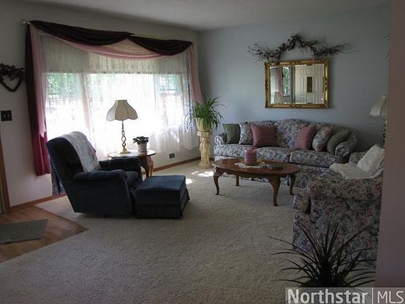 2nd image of 10962 Quincy Blvd NE