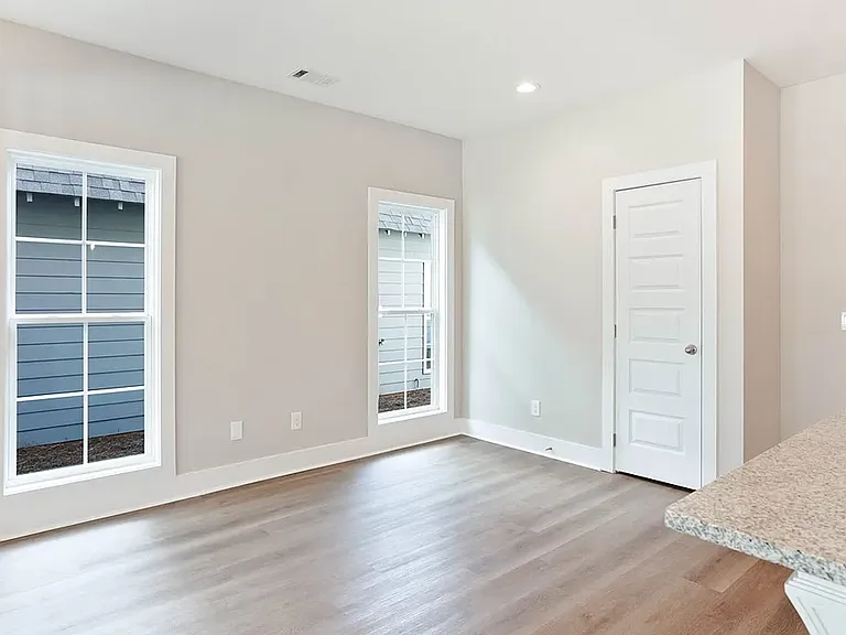 1073 Burrow Cir — Photo 6
