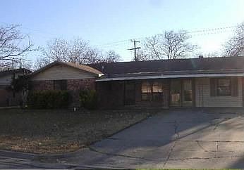 1st image of 561 NW Hillery St