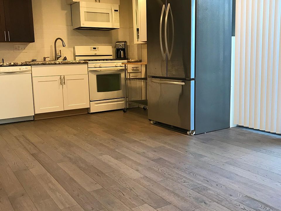 BOTTOM DUPLEX L-SHAPE OPEN KITCHEN WITH MODERN DESIGN; KITCHEN ISLAND.
