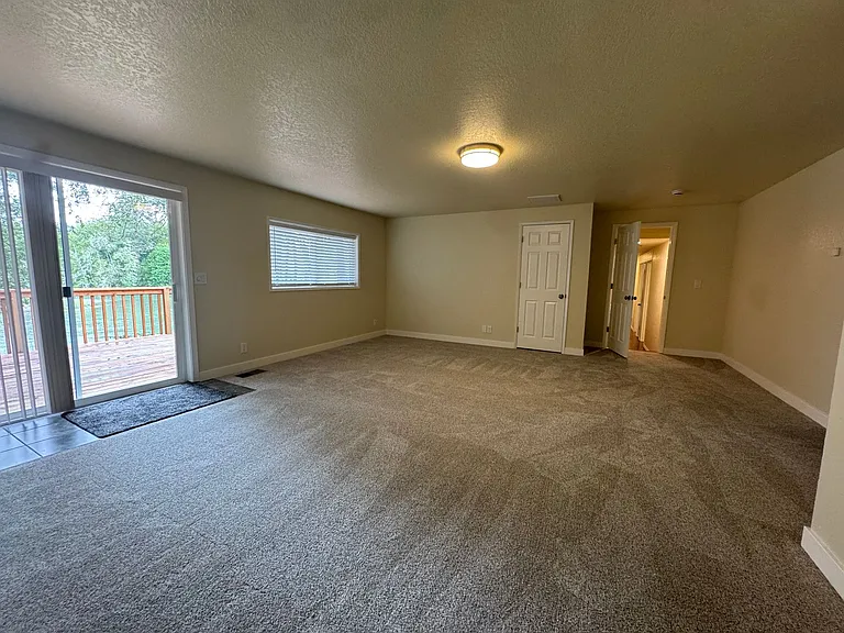 15928 N Umpqua Hwy — Photo 27