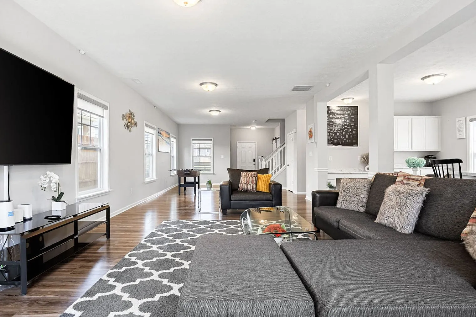 4 bed, 3.0 bath, 7534 sqft, $3,784 — Photo 3