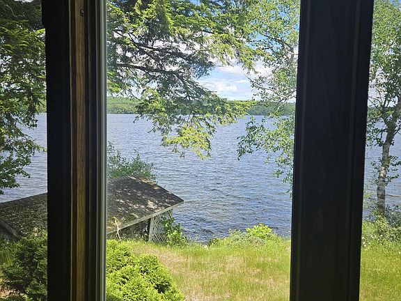 3rd image of 5 Hemlock Point
