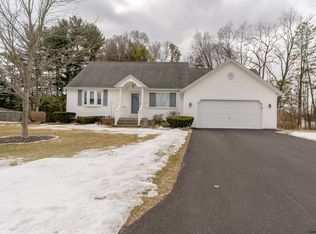 17 Robinhood Rd, Albany, NY 12203