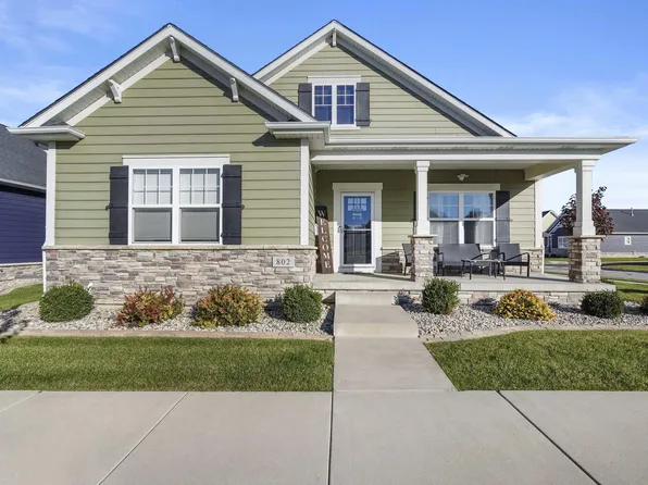 802 Hayfield Dr, Crown Point, IN 46307