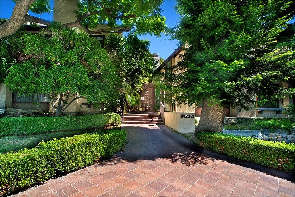 2 bed, 2.5 bath, 1349 sqft, $3,250 — Photo 1