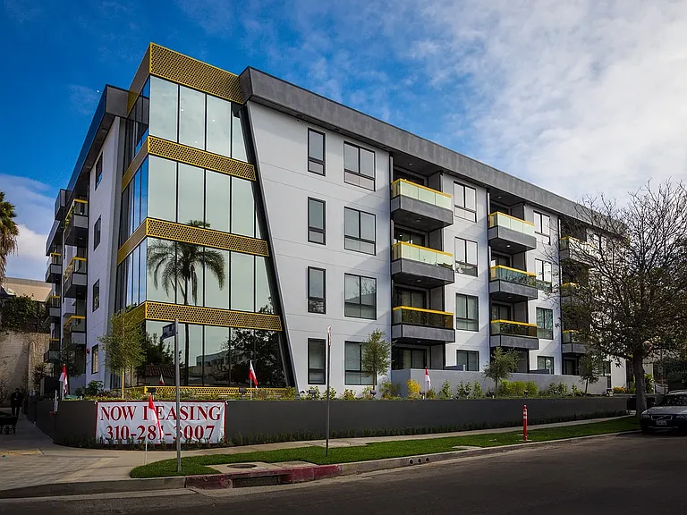 10270 Almayo Ave — Photo 18