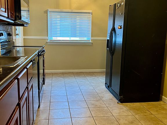5th image of 7412 Hillsdale Dr