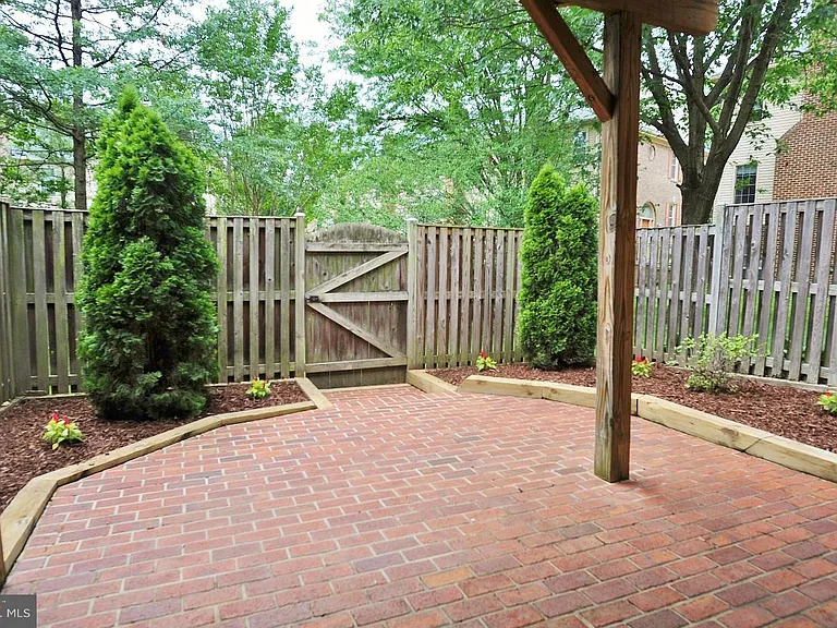 7411 Salford Ct — Photo 23