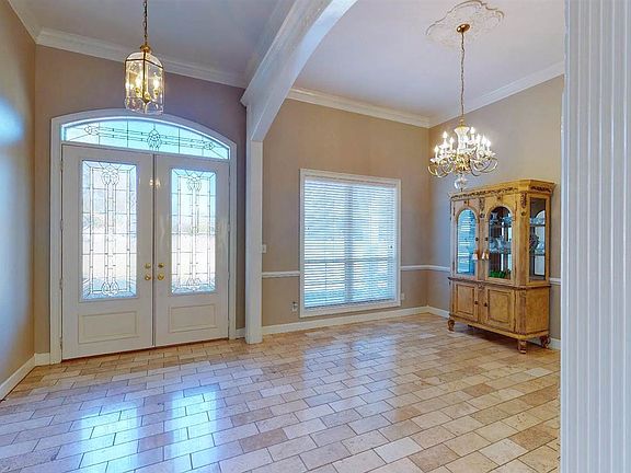 3rd image of 102 Weatherby Dr