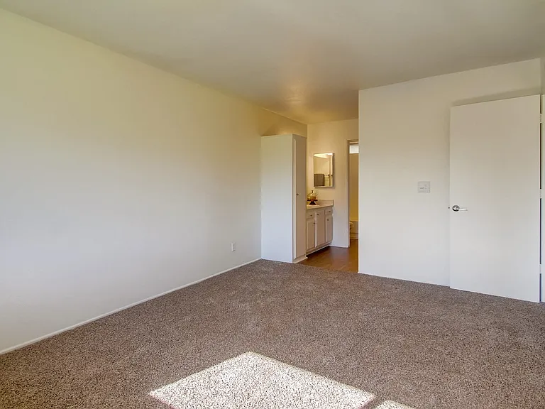 Grand Regency Apartments — Photo 8