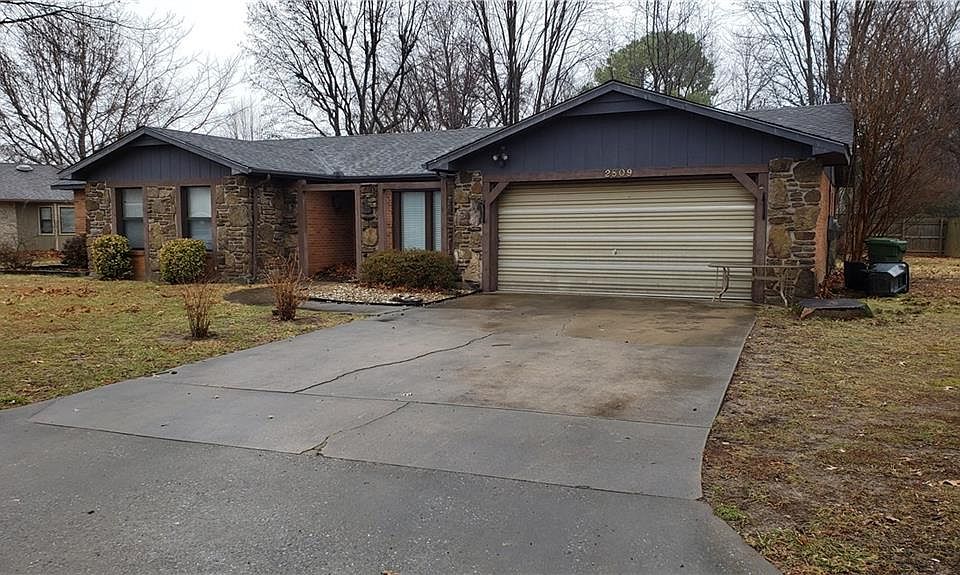 1st image of 2809 W Highland Dr