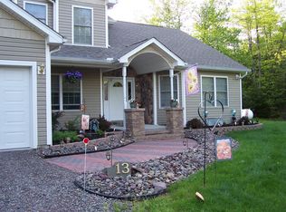 122 Pawnee Ct, Long Pond, PA