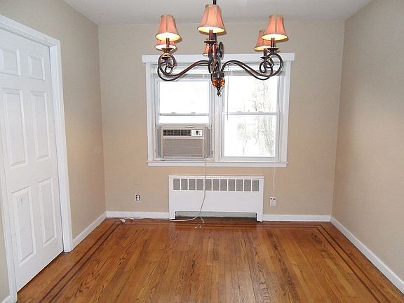 5th image of 219 S Barry Ave #2