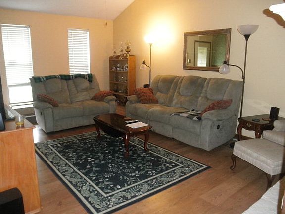 3rd image of 3934 Creekwood Ln